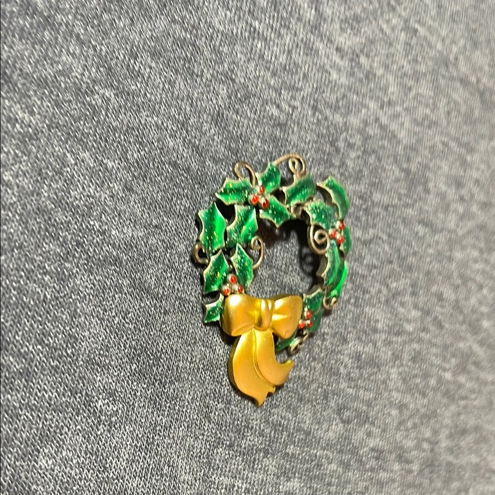 Vintage AJMC Christmas Wreath Holiday Brooch Pin